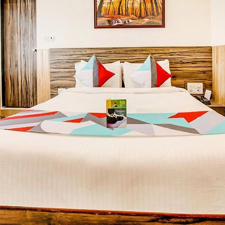 Fabexpress Terminus Square Hotel Мумбай Екстериор снимка
