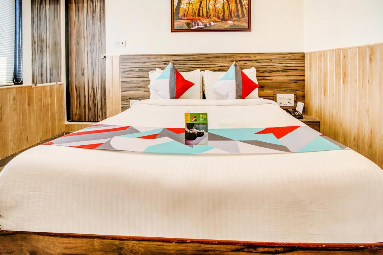 Fabexpress Terminus Square Hotel Мумбай Екстериор снимка
