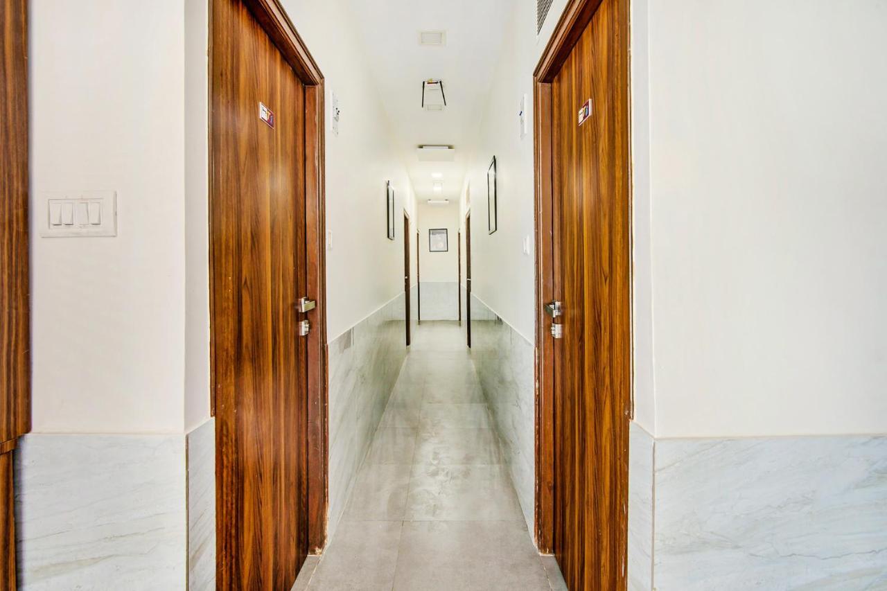Fabexpress Terminus Square Hotel Мумбай Екстериор снимка