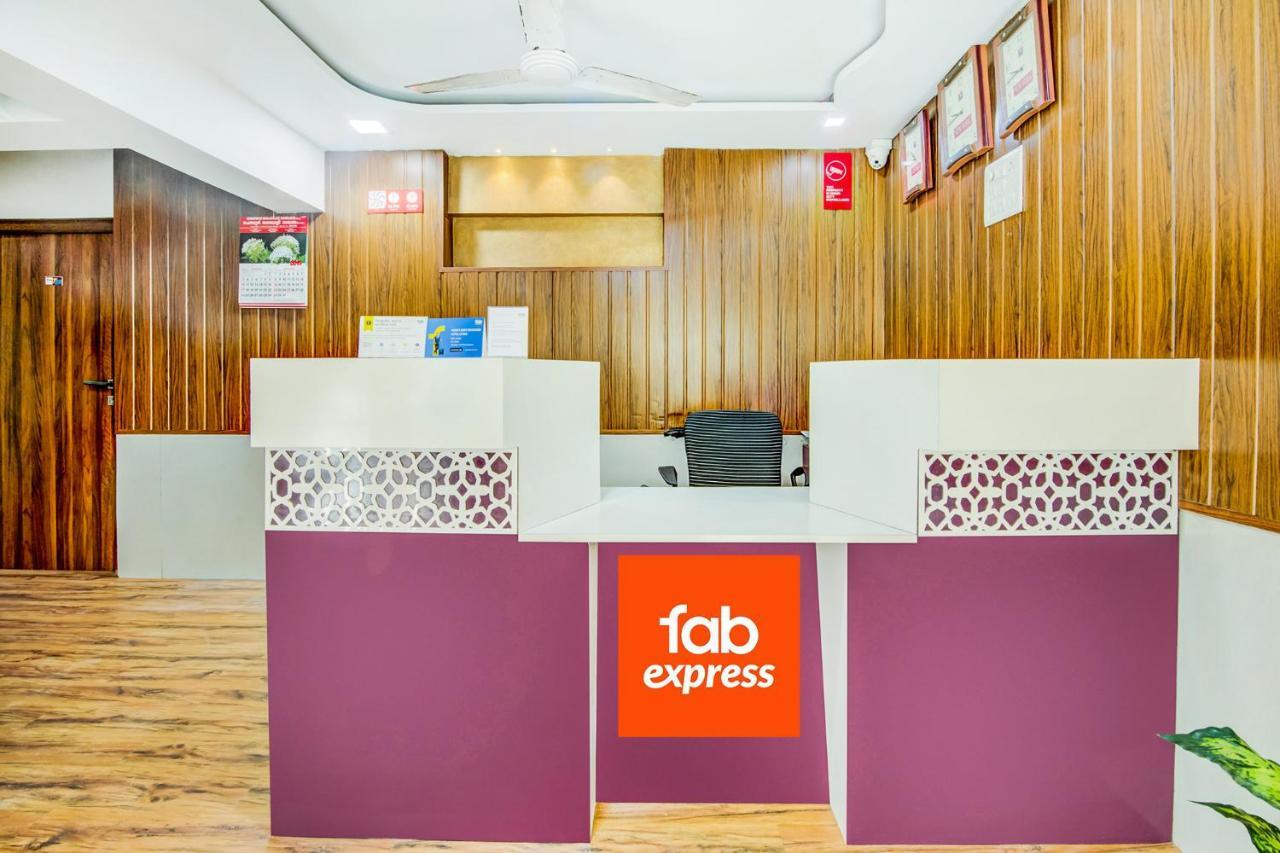 Fabexpress Terminus Square Hotel Мумбай Екстериор снимка