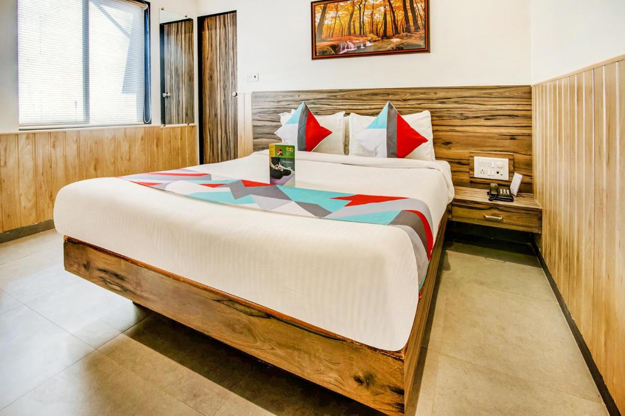 Fabexpress Terminus Square Hotel Мумбай Екстериор снимка
