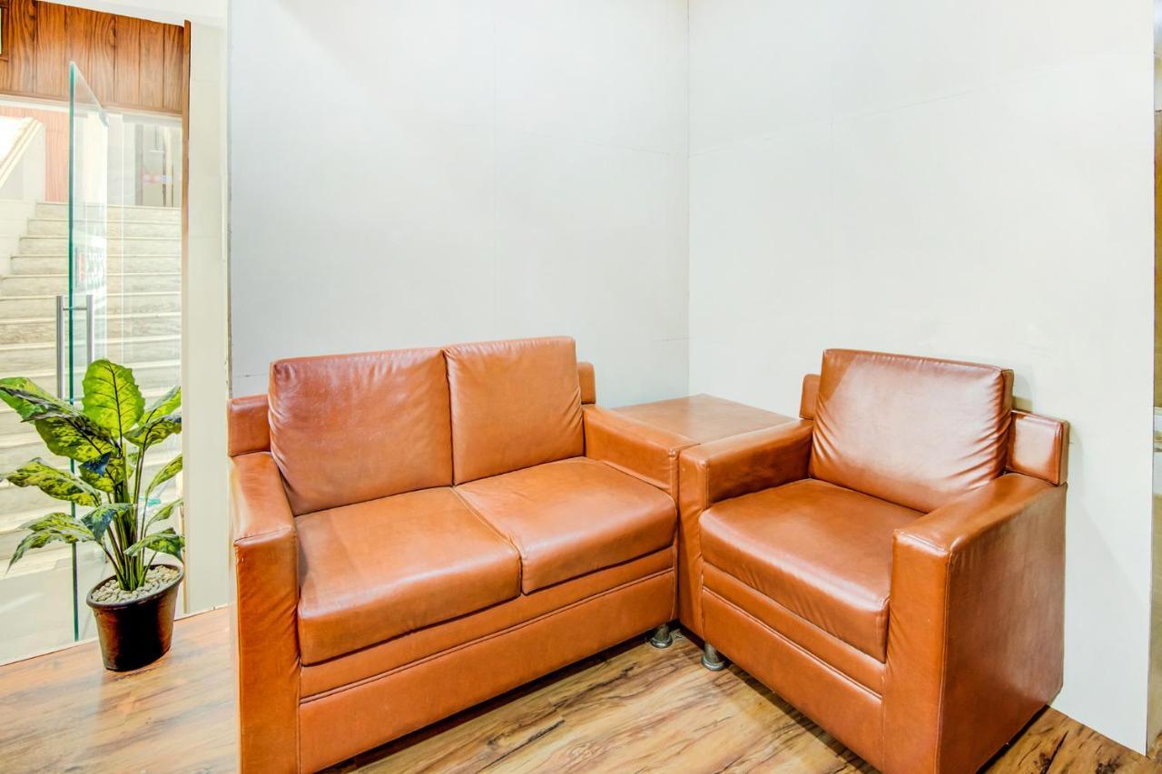 Fabexpress Terminus Square Hotel Мумбай Екстериор снимка